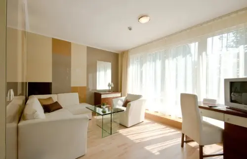 Стекло интерьерное AGC  стекло lacobel light brown, 4мм (1605*2550) (продажа кратно 0,5 листа)